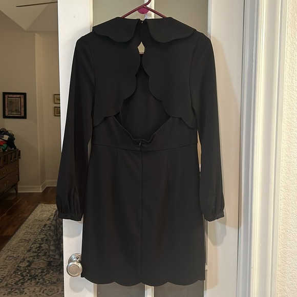 Adorable Alice Moon mini dress with scalloped edges and cutout back - Picture 4 of 9